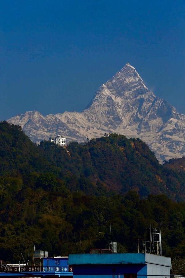 Giri Guest House Pokhara Bagian luar foto