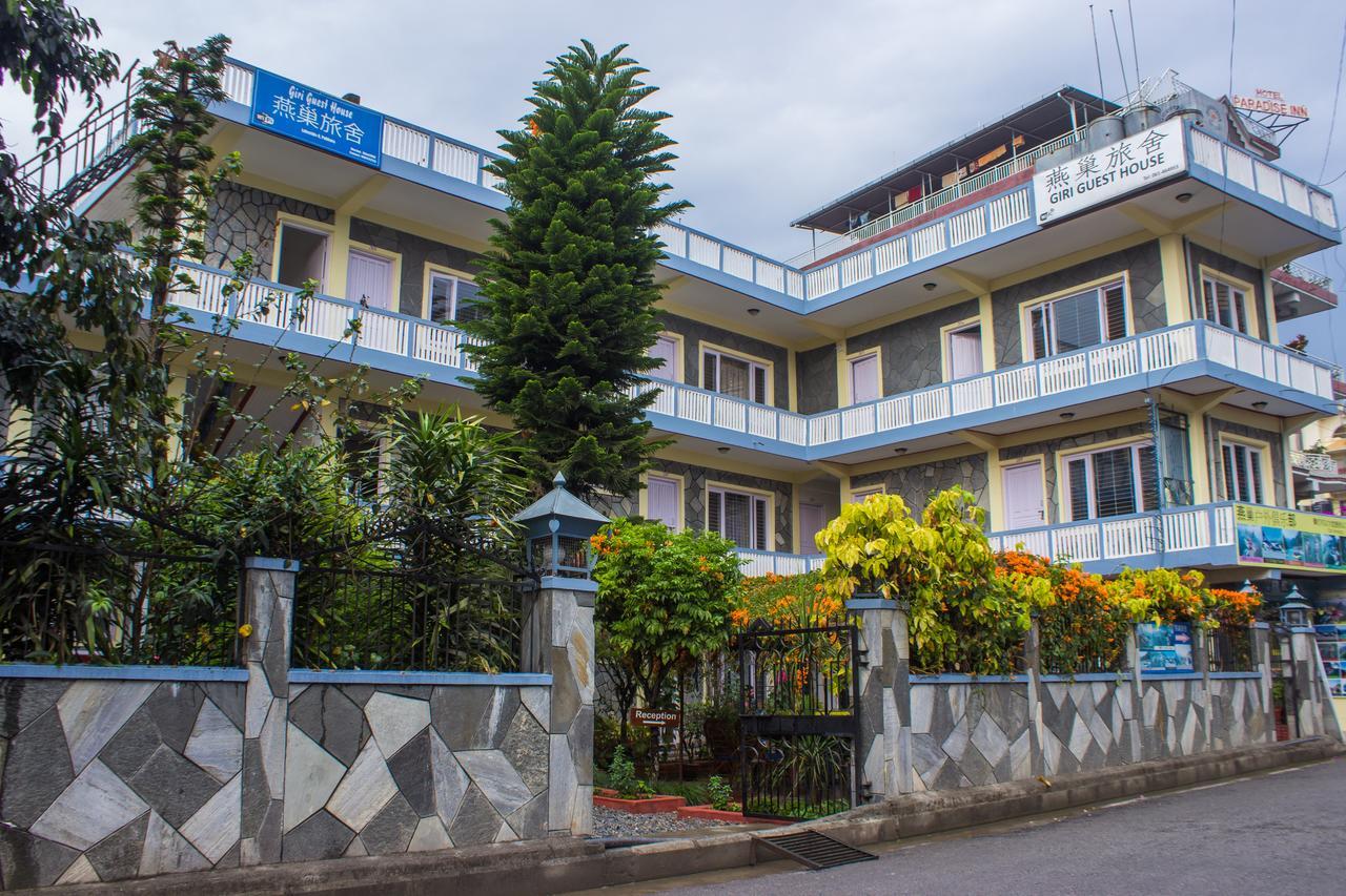 Giri Guest House Pokhara Bagian luar foto