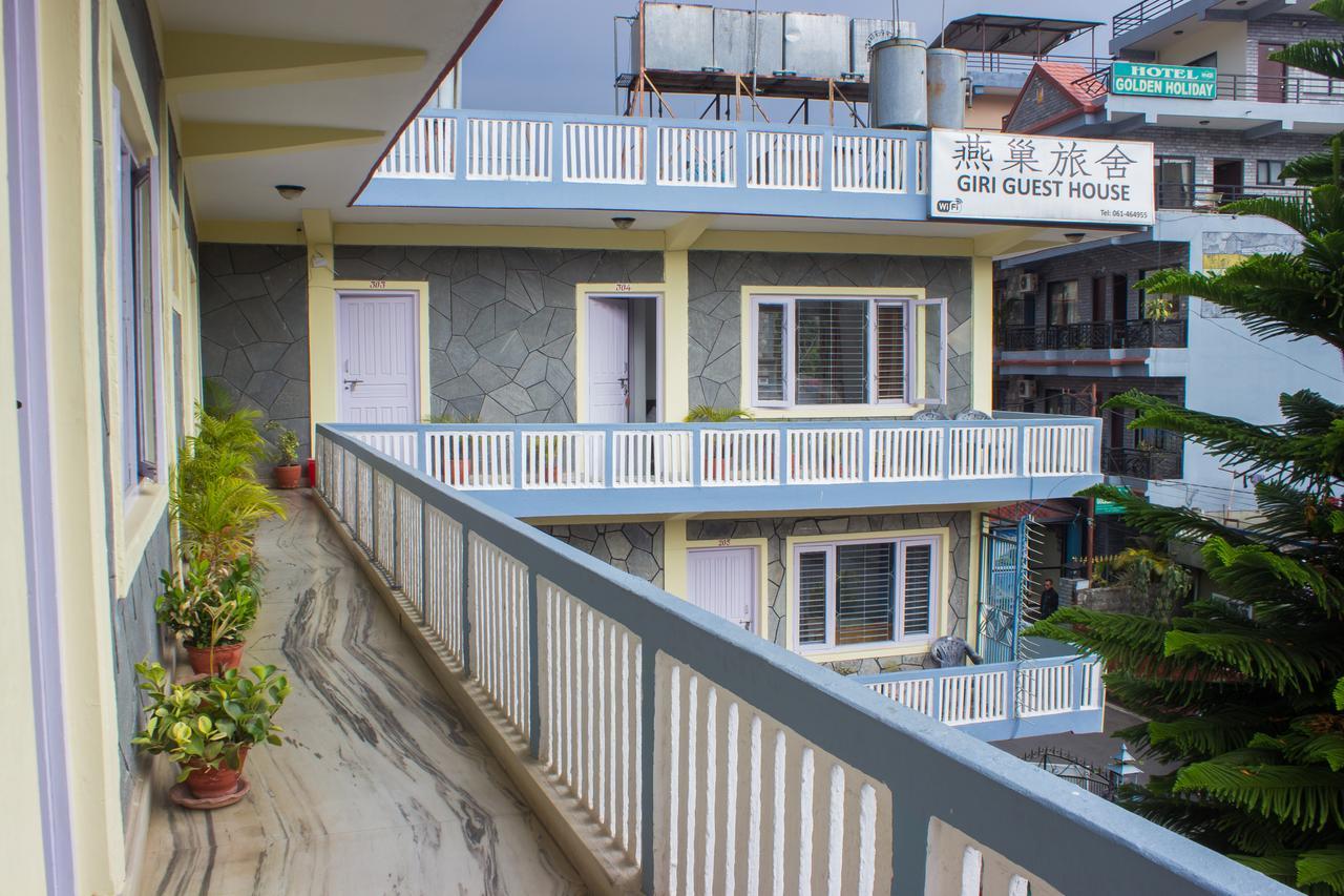 Giri Guest House Pokhara Bagian luar foto