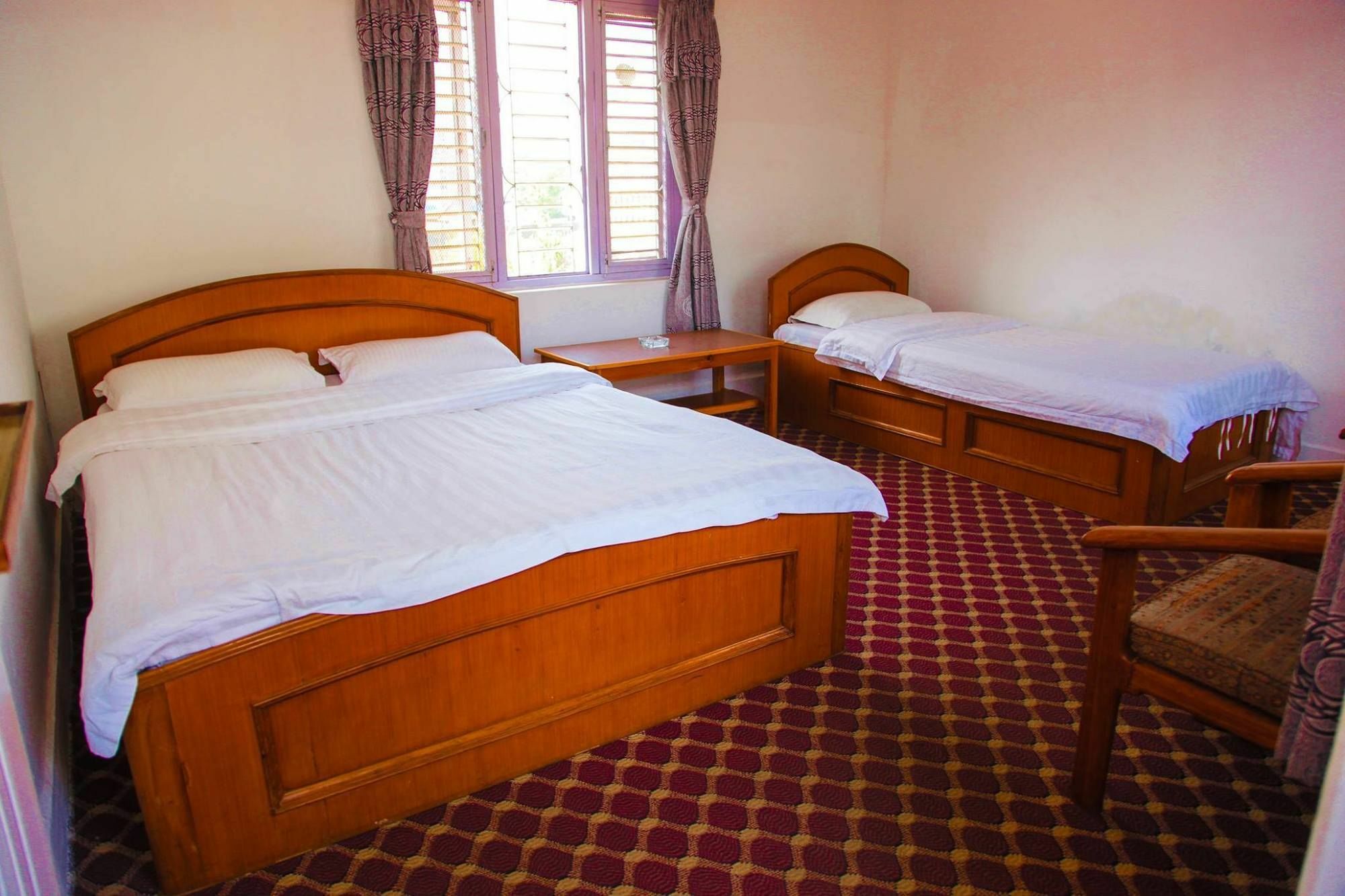 Giri Guest House Pokhara Bagian luar foto