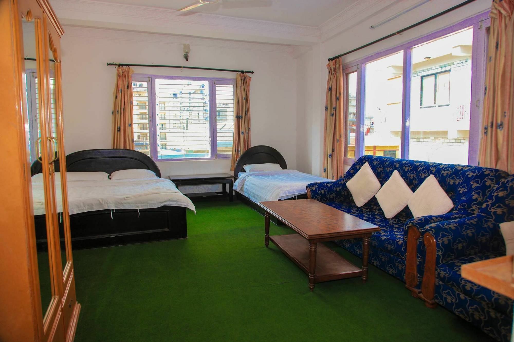 Giri Guest House Pokhara Bagian luar foto